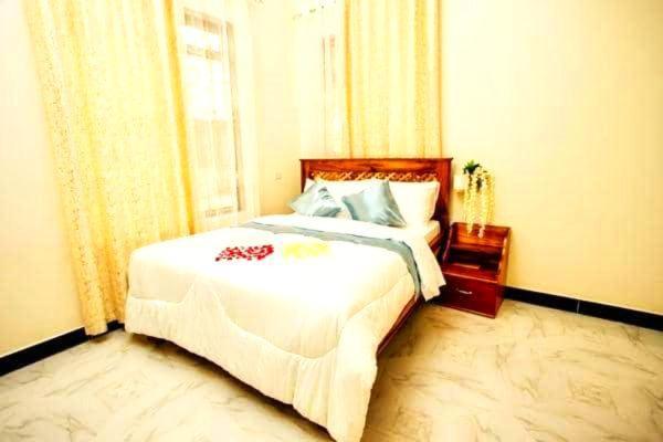 Safi House Bed & Breakfast Boma la Ngombe Exterior photo
