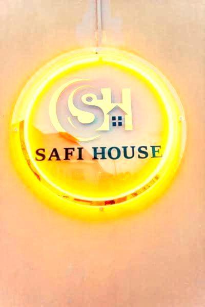 Safi House Bed & Breakfast Boma la Ngombe Exterior photo