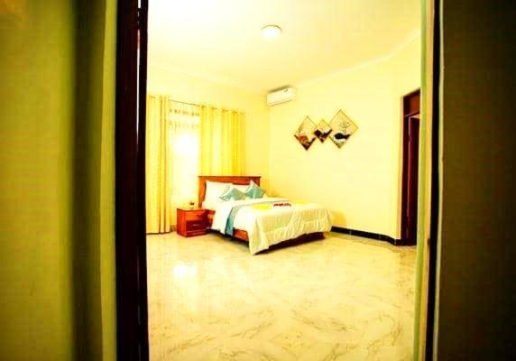 Safi House Bed & Breakfast Boma la Ngombe Exterior photo