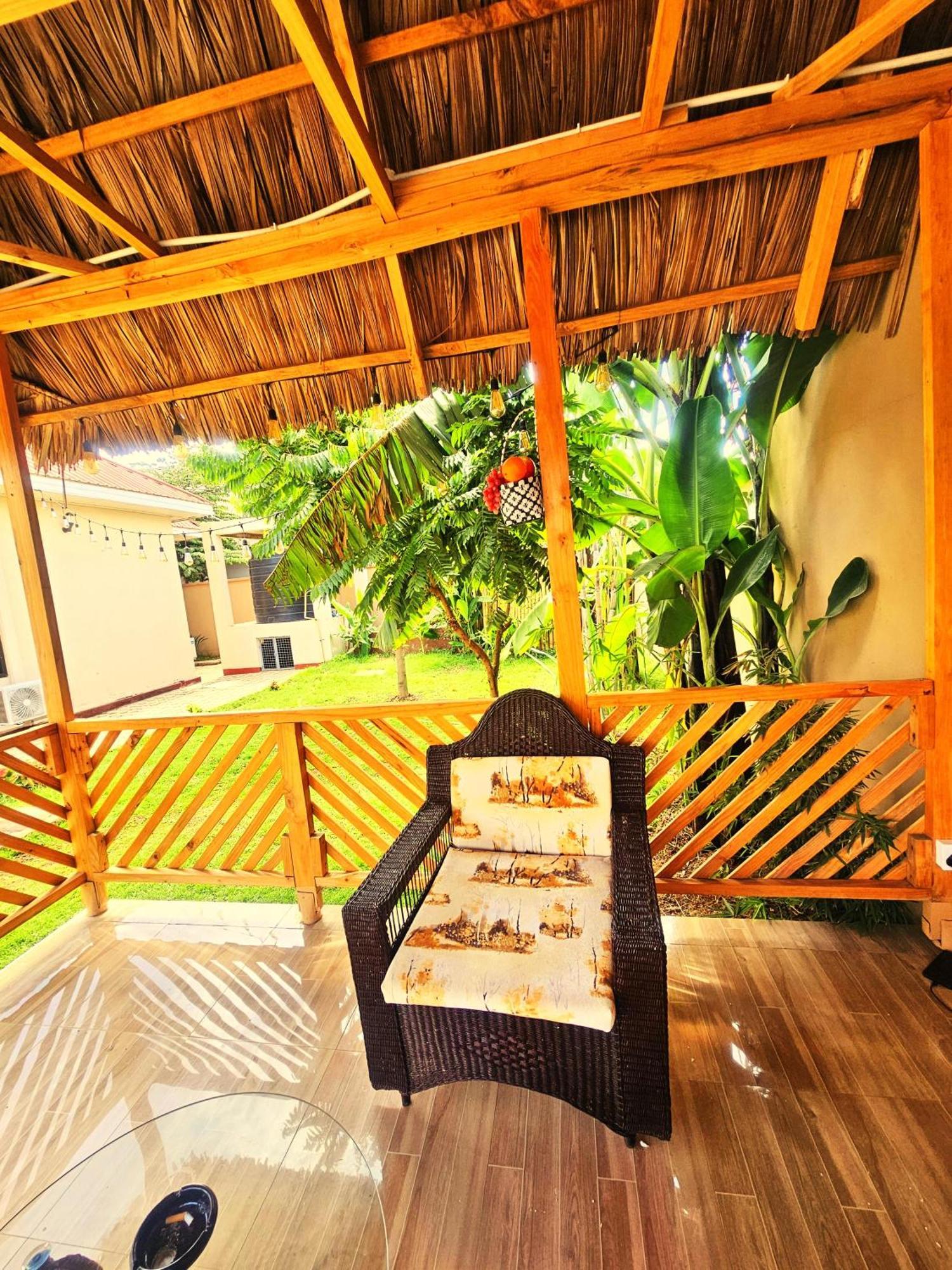Safi House Bed & Breakfast Boma la Ngombe Exterior photo
