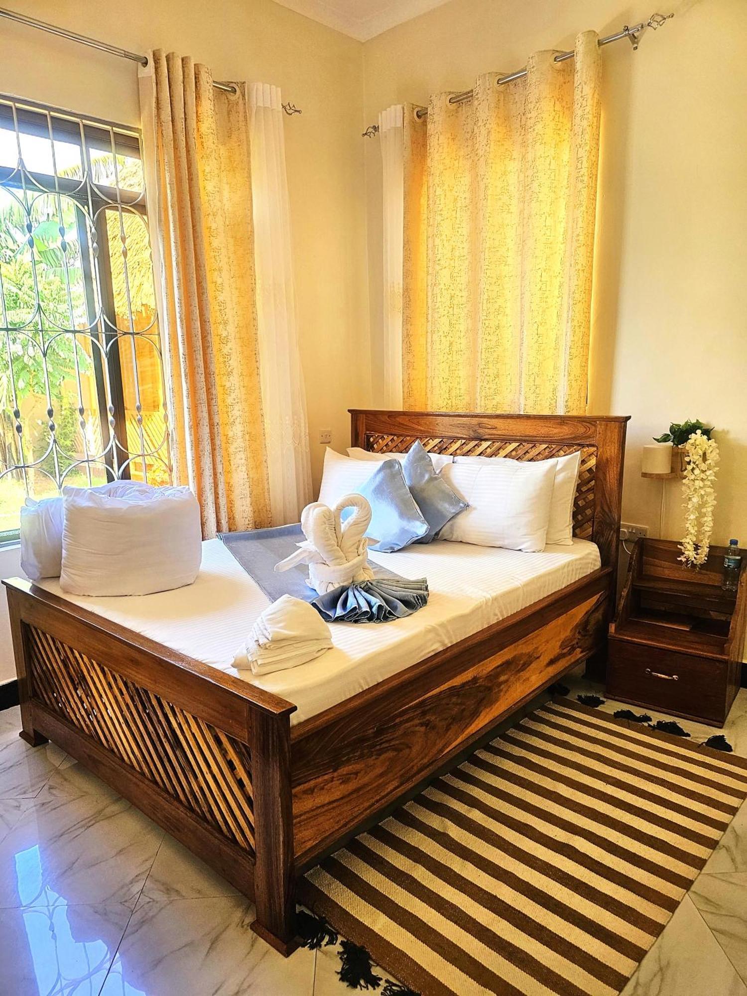 Safi House Bed & Breakfast Boma la Ngombe Exterior photo